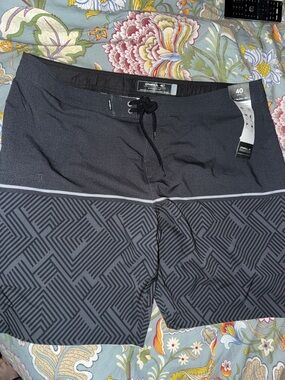 NWT | O'Neill Black & Dark Gray Geometric Boardshorts